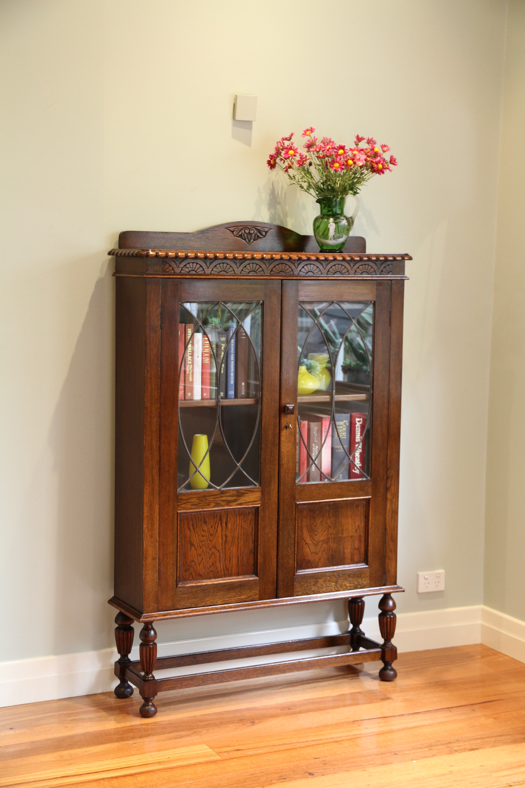 Antique / Tudor Style Display Cabinet / Leadlight Library Bookcase ...